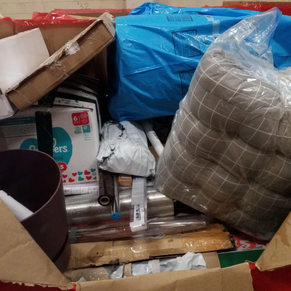 PALLET CONTAINING ASSORTED PRODUCTS INCLUDING TELESCOPIC LADDER 2.9M, VIBRATION PLATE, 40" FITNESS TRAMPOLINE WITH HAND BARS & AUTOLOCK RETRACTABLE SAFETY GATE