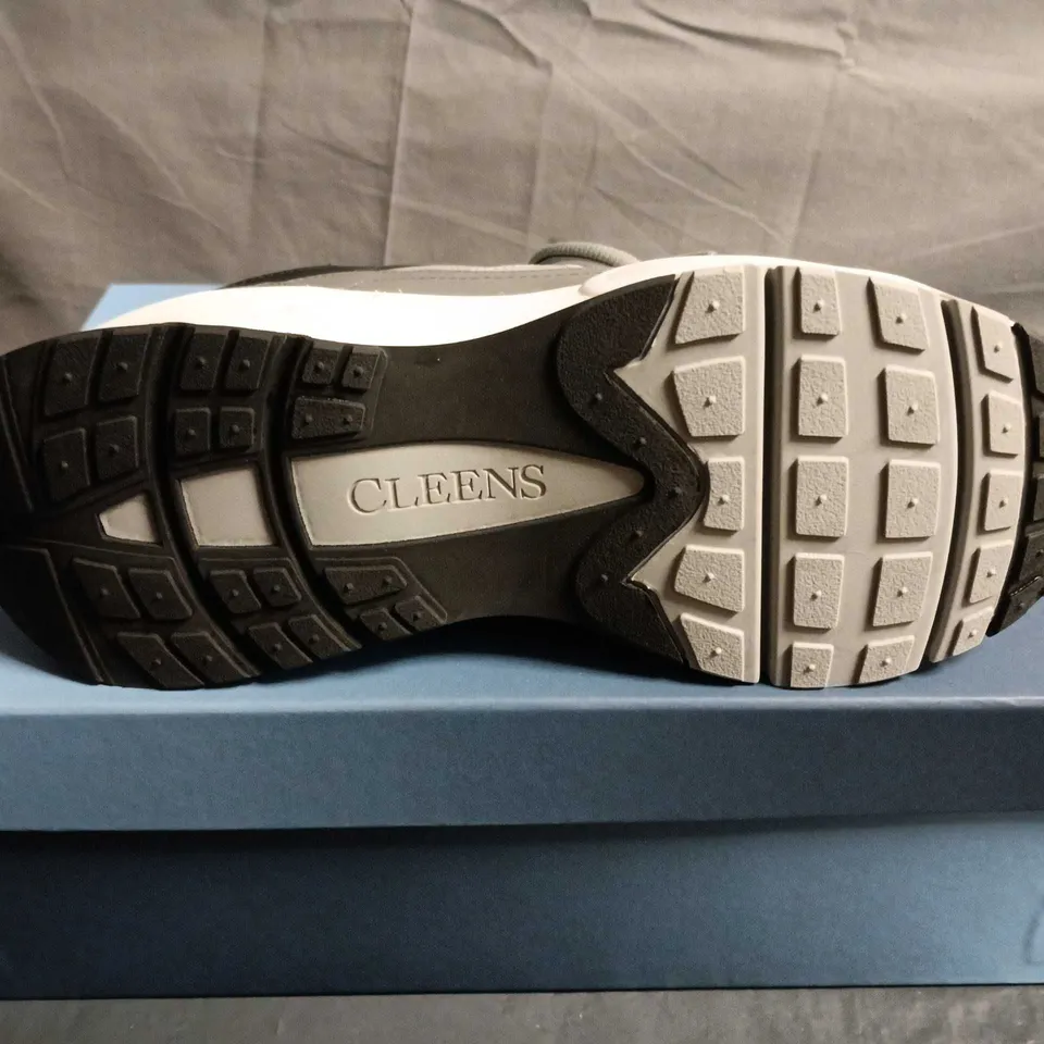 BOXED PAIR OF CLEENS PULSE RUNNER SHOES - UK SIZE 7