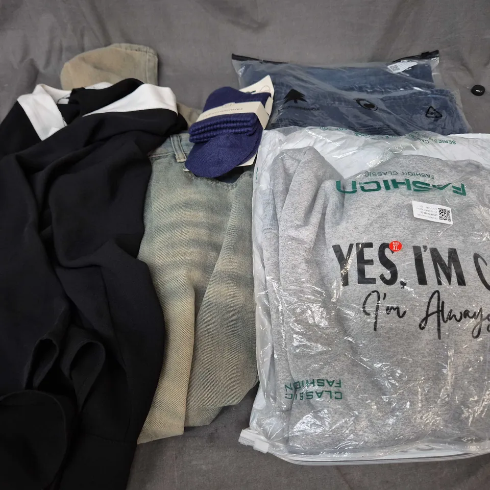 APPROXIMATELY 30 ASSORTED CLOTHING ITEMS IN VARIOUS SIZES, STYLES & COLOURS TO INCLUDE BRANDS SUCH AS CYBERJAMMIES, F4SHION, ZARA, ETC - COLLECTION ONLY