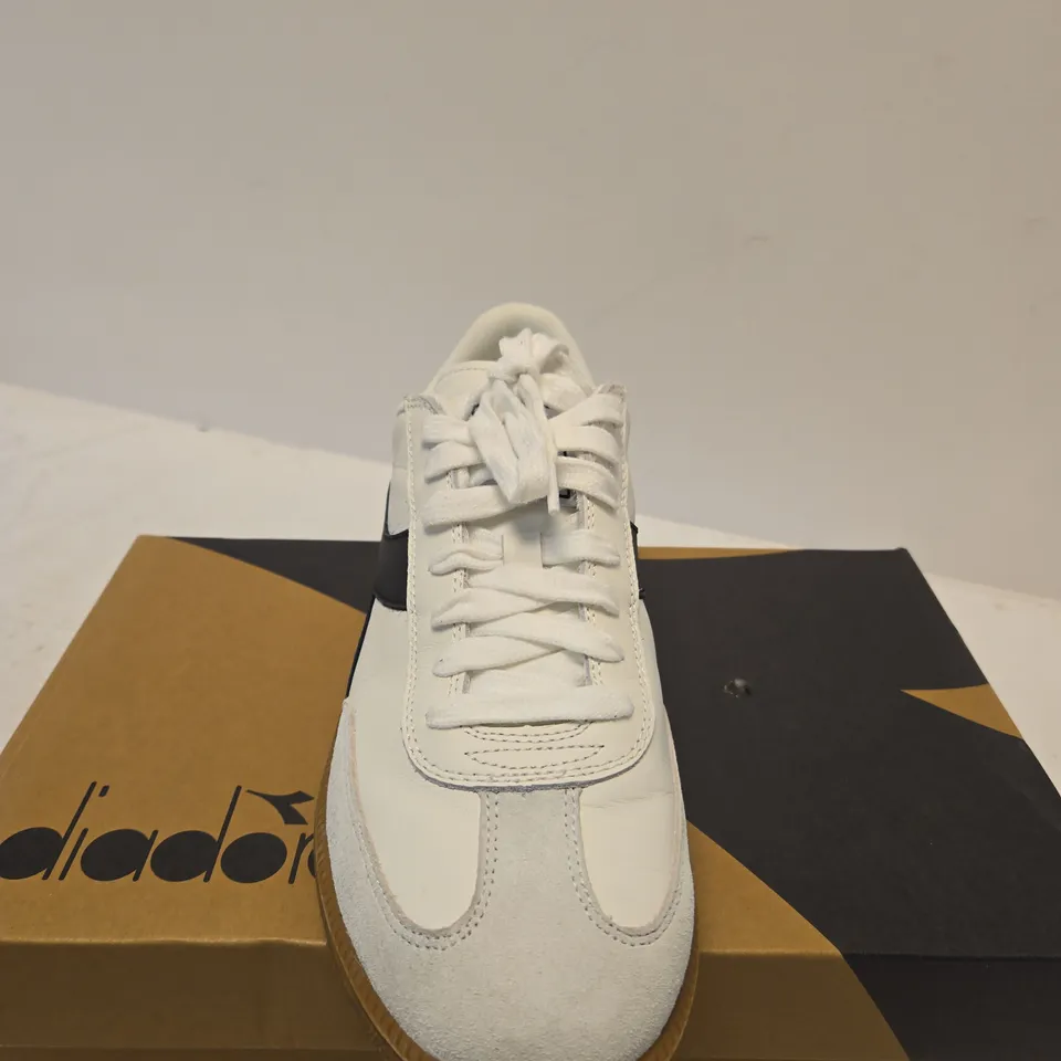 BOXED PAIR OF DIADORA WHITE TRAINERS – UK SIZE 10.5