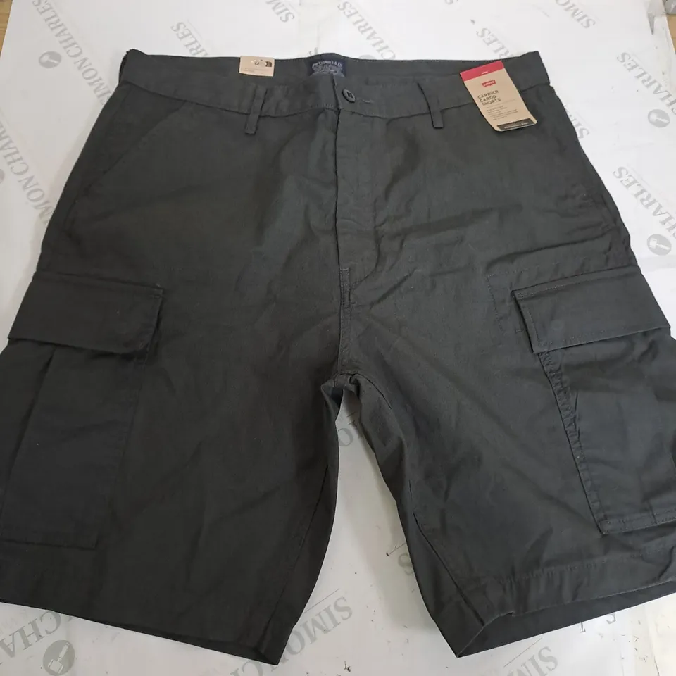 LEVI CARRIER CARGO SHORTS IN GREY - SIZE 36