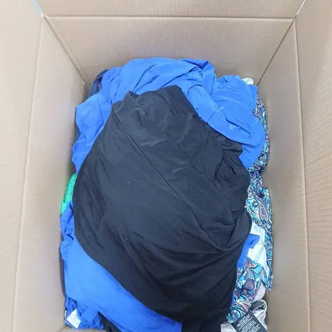 BOX OF APPROXIMATELY 20 ASSORTED CLOTHING AND FASHION ITEMS IN VARIOUS STYLES, SIZES, AND COLOURS - COLLECTION ONLY