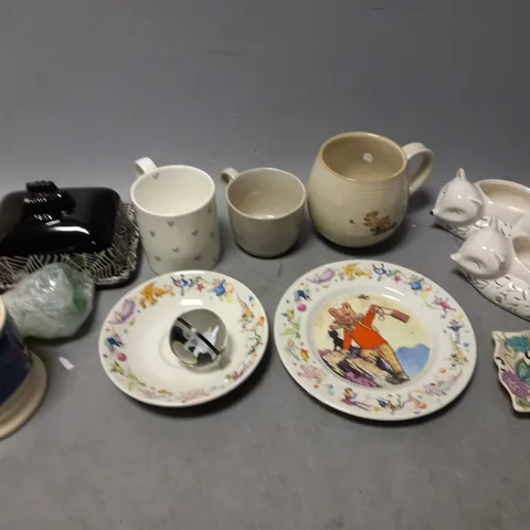 ASSORTED HOUSEHOLD ITEMS TO INCLUDE MUGS, BUTTER BOARD, AND TEA POTS ETC. 