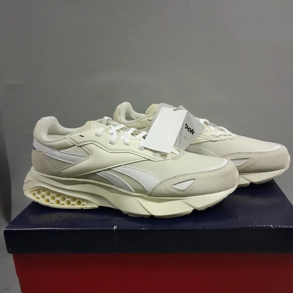 BOXED PAIR OF REEBOK HEXALITE LEGACY UNISEX RUNNING TRAINERS - 9.5