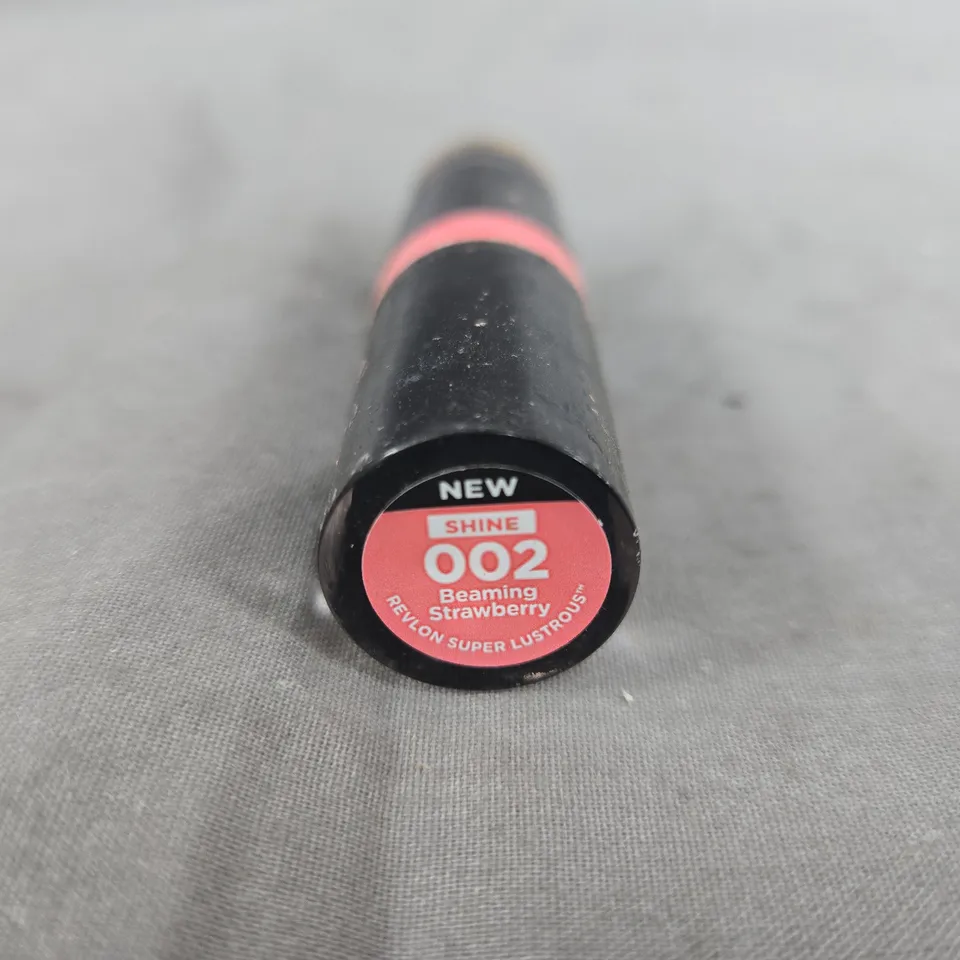 BOX OF APPROXIMATELY 60 REVLON SUPER LUSTROUS LIPSTICKS – BEAMING STRAWBERRY (SHADE 002)