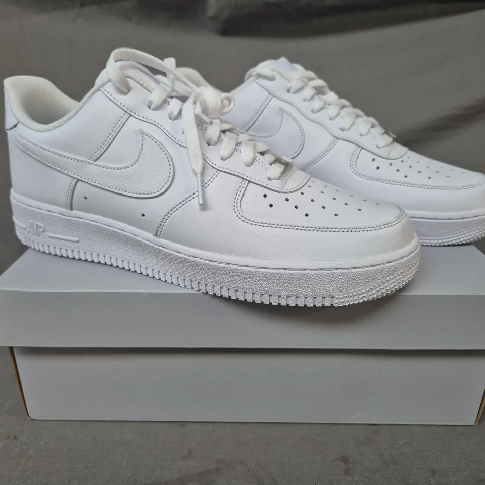 BOXED PAIR OF NIKE AIR FORCE 1 '07 SHOES IN WHITE UK SIZE 10