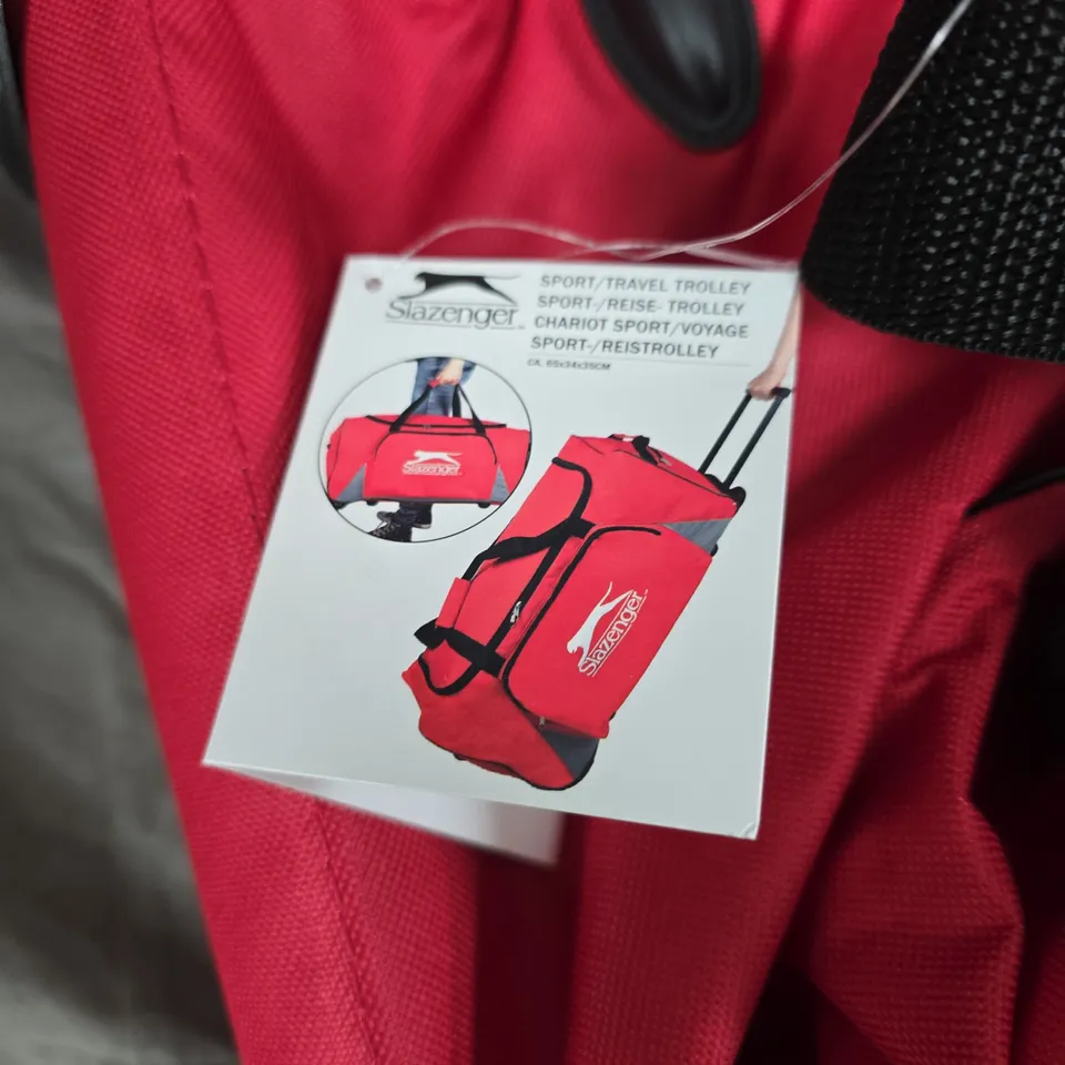 SLAZENGER SPORT/TRAVEL TROLLEY BAG – RED
