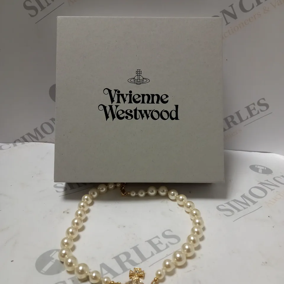 BOXED ONE ROW PEARL BAS RELIEF CHOKER 