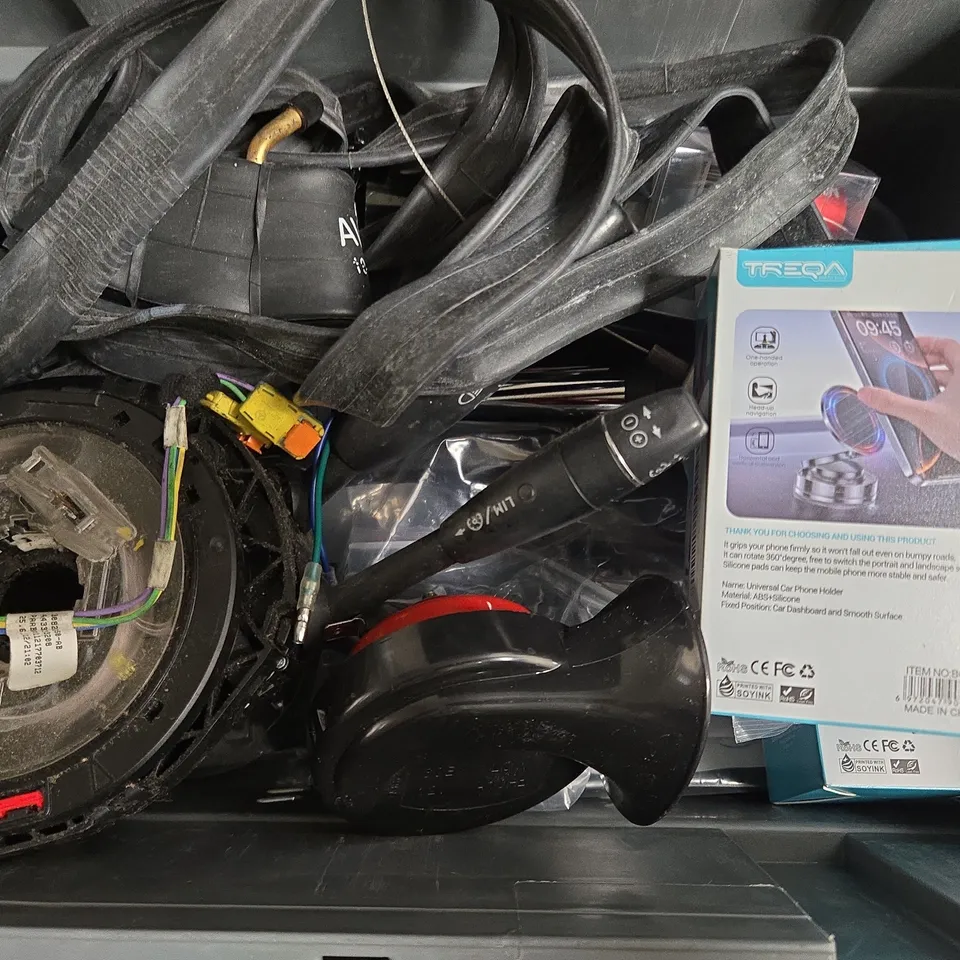 APPROXIMATELY 10 ASSORTED VEHICLE PARTS & ACCESSORIES TO INCLUDE HORN, NGK SPARK PLUG, PHONE HOLDER, ETC