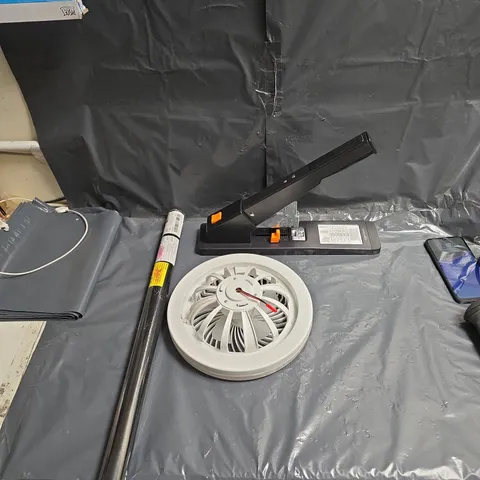 APPROXIMATLEY 30 ITEMS INCLUDING ASSORTED HOME & WORKSHOP HARDWARE GOODS