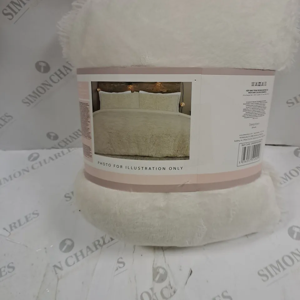 COSY COLLECTION SHAGGY FAUX FUR DUVET SET IN WHITE 