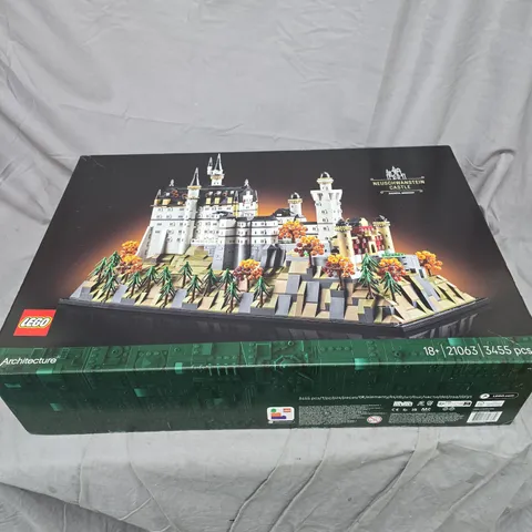 LEGO ARCHITECTURE NEUSCHWANSTEIN CASTLE BAVARIA GERMANY 3455 PIECES, 21063. 18+