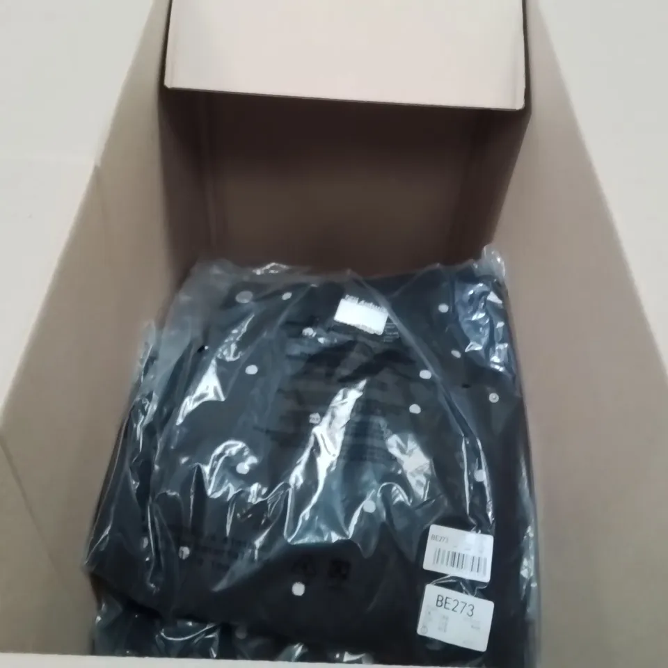 BOXED BRAND NEW APPROXIMATELY 8 SIMPLY BE SPOT STRAIGHT BLACK JEANS SIZE 18R