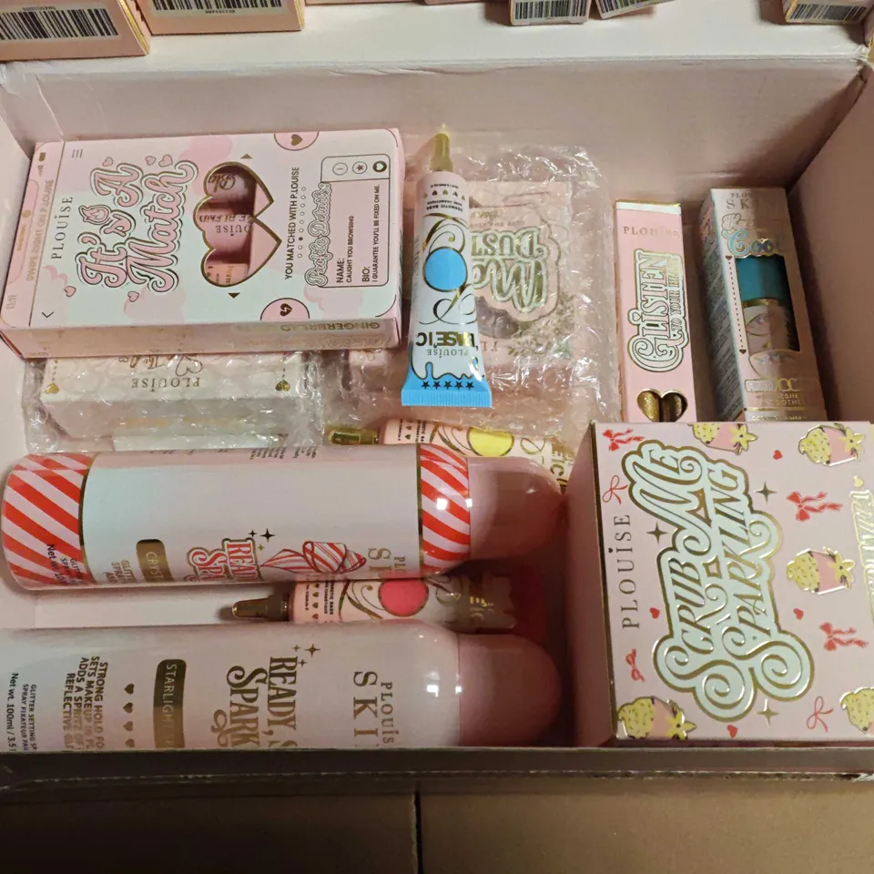 LOT OF APPROXIMATELY 19 ASSORTED PLOUISE COSMETIC ITEMS TO INCLUDE LIQUID BRONZER, BODY SCRUB AND LINER DUO