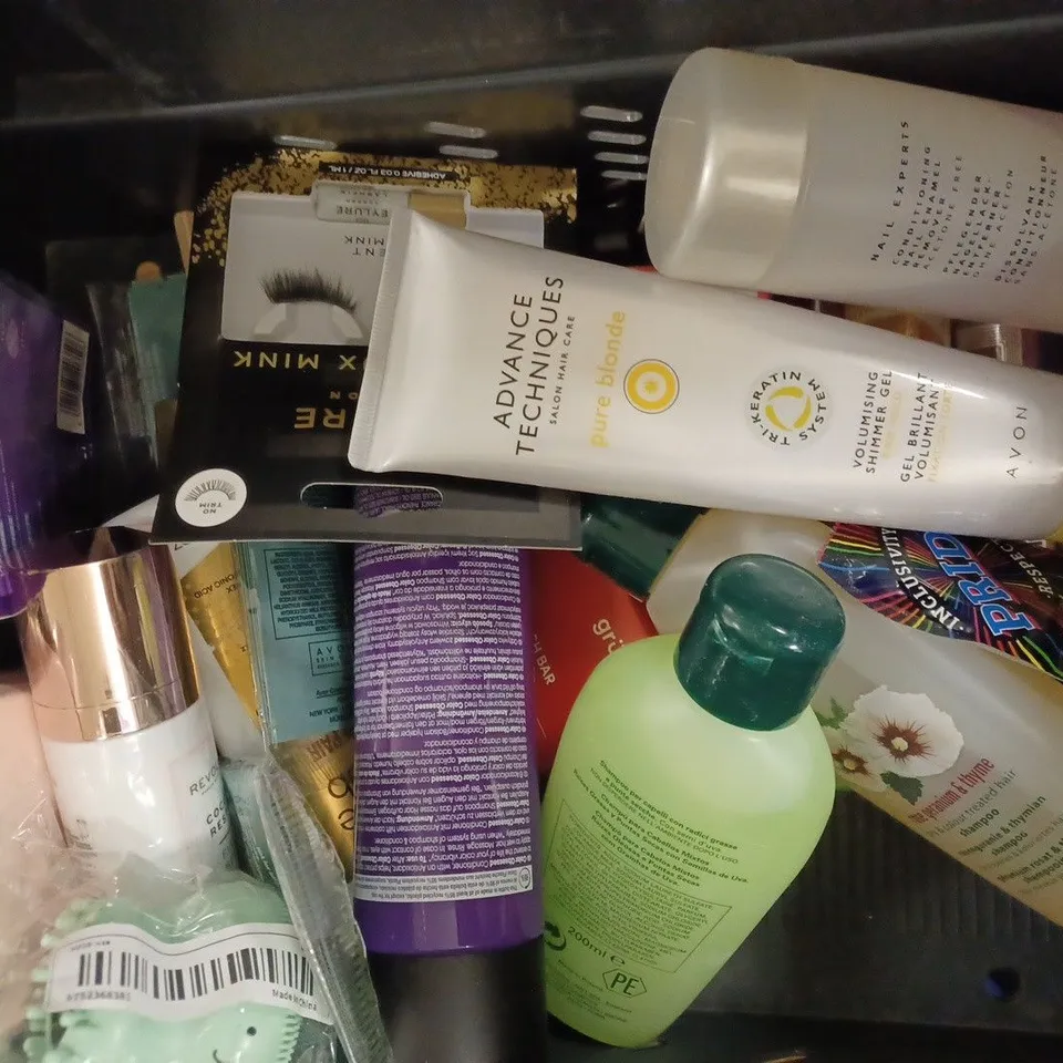 BOX OF APPROXIMATELY 20 ASSORTED COSMETIC ITEMS TO INCLUDE DR. JART, ETHIQUE, REVIGEN, ETC