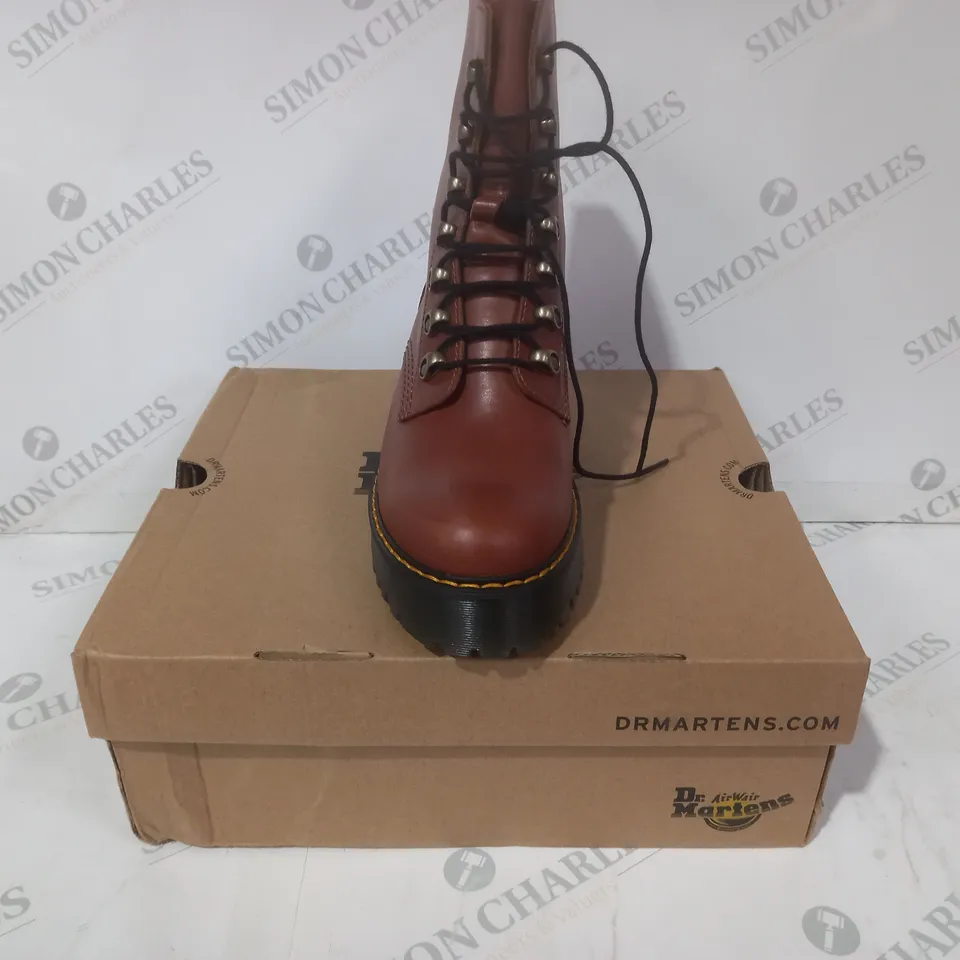 BOXED PAIR OF DR MARTENS LEONA BOOTS IN TAN UK SIZE 7