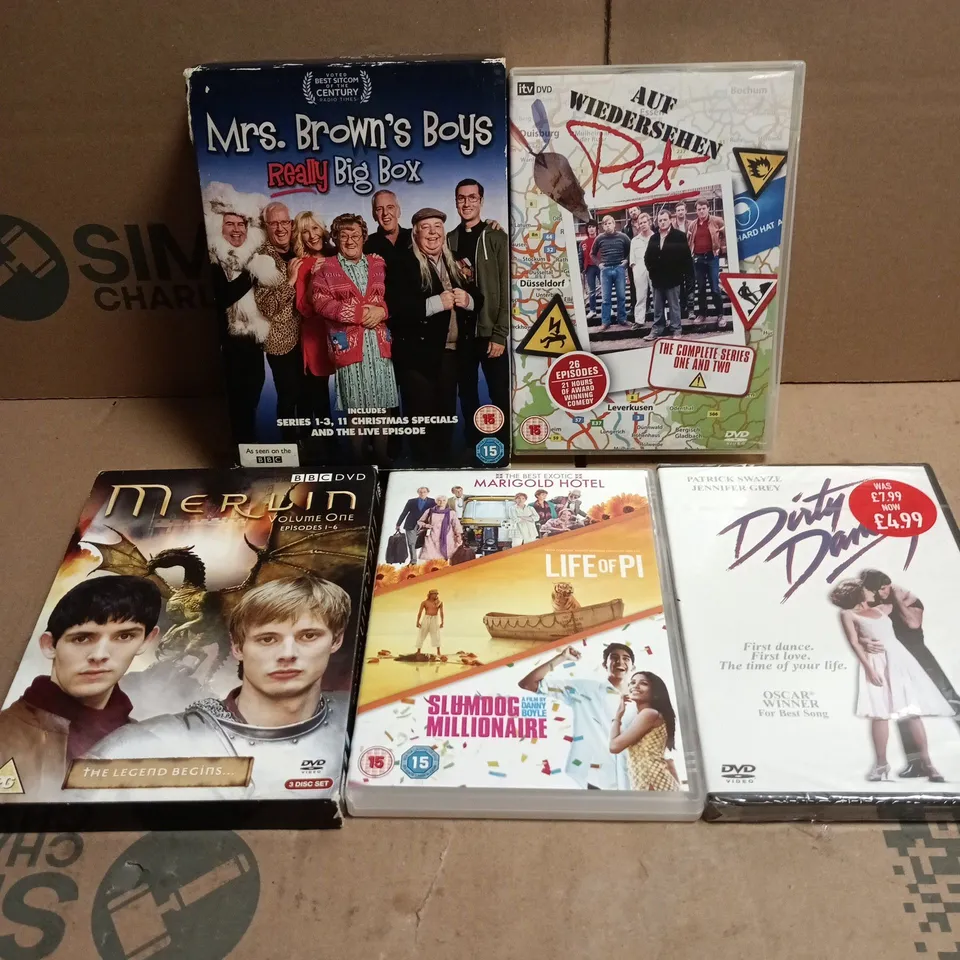 TOTE OF APPROXIMATELY 18 DVDS TO INCLUDE MRS BROWN BOYS SERIES 1 - 3, AUF WIEDERSEHEN PET COMPLETE SERIES ONE AND TWO, DIRTY DANCING, MERLIN VOLUME ONE ETC