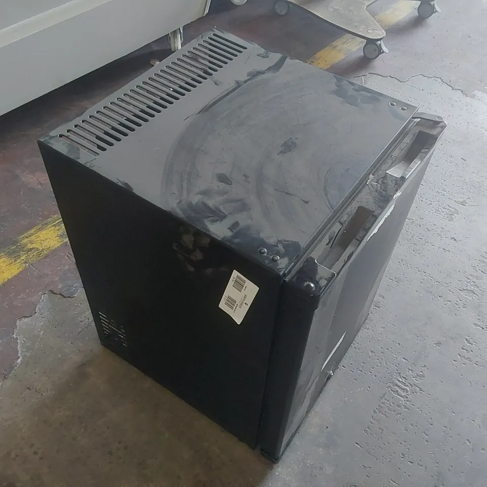 BLIZZARD BMB40 40L SINGLE SOLID DOOR MINI BAR FRIDGE