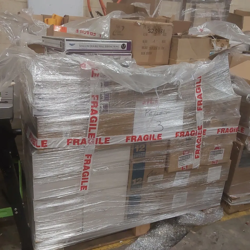 PALLET CONTAINING A VERY LARGE QUANTITY OF ASSORTED CATERING PRODUCTS INCLUDING: VOLLRATH SHALLOW DOUBLE WALL SERVING BOWLS, TRUYS SMALL DISHES, UTOPIA PLATES, OVAL FOOD DISPLAY BOARD ECT
