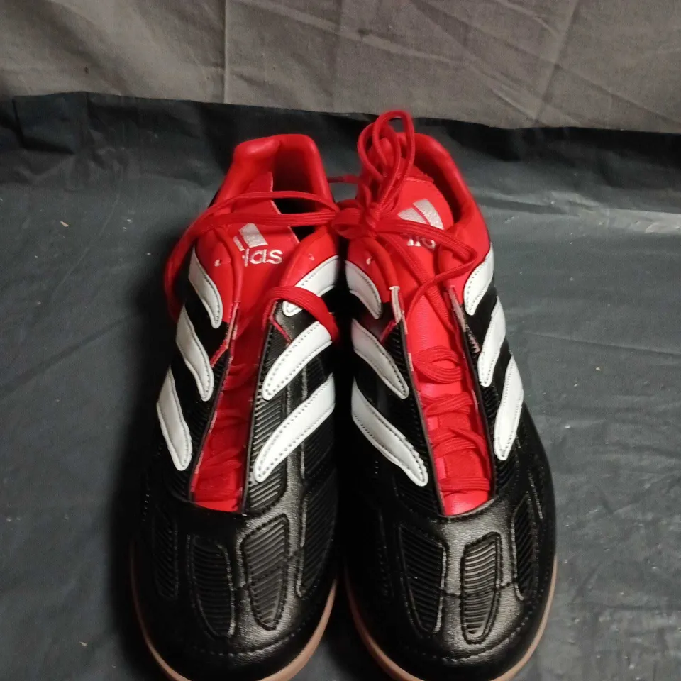 UNBOXED PAIR OF ADIDAS PREDATOR FOOTBALL TRAINERS - UK SIZE 9