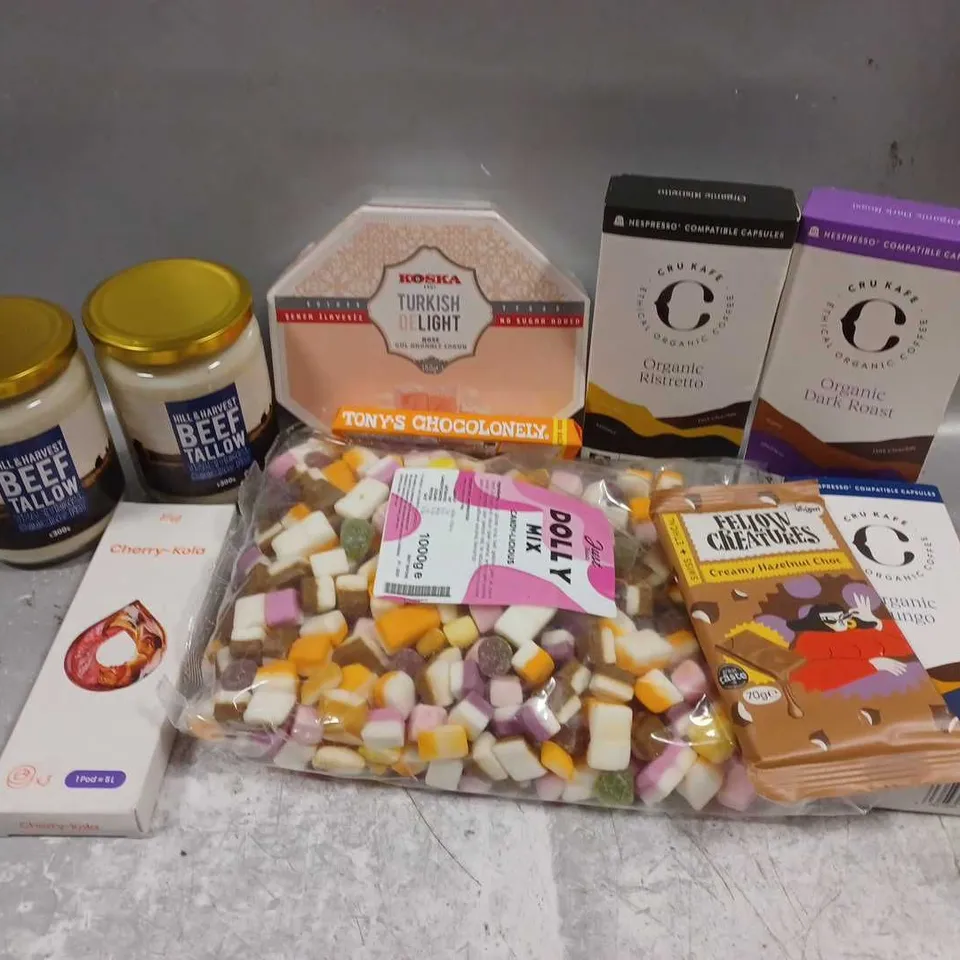 APPROXIMATELY 18 ASSORTED FOOD & DRINK ITEMS TO INCLUDE TURKISH DELIGHT, DOLLY SWEET MMIX, BEEF TALLOW, ETC