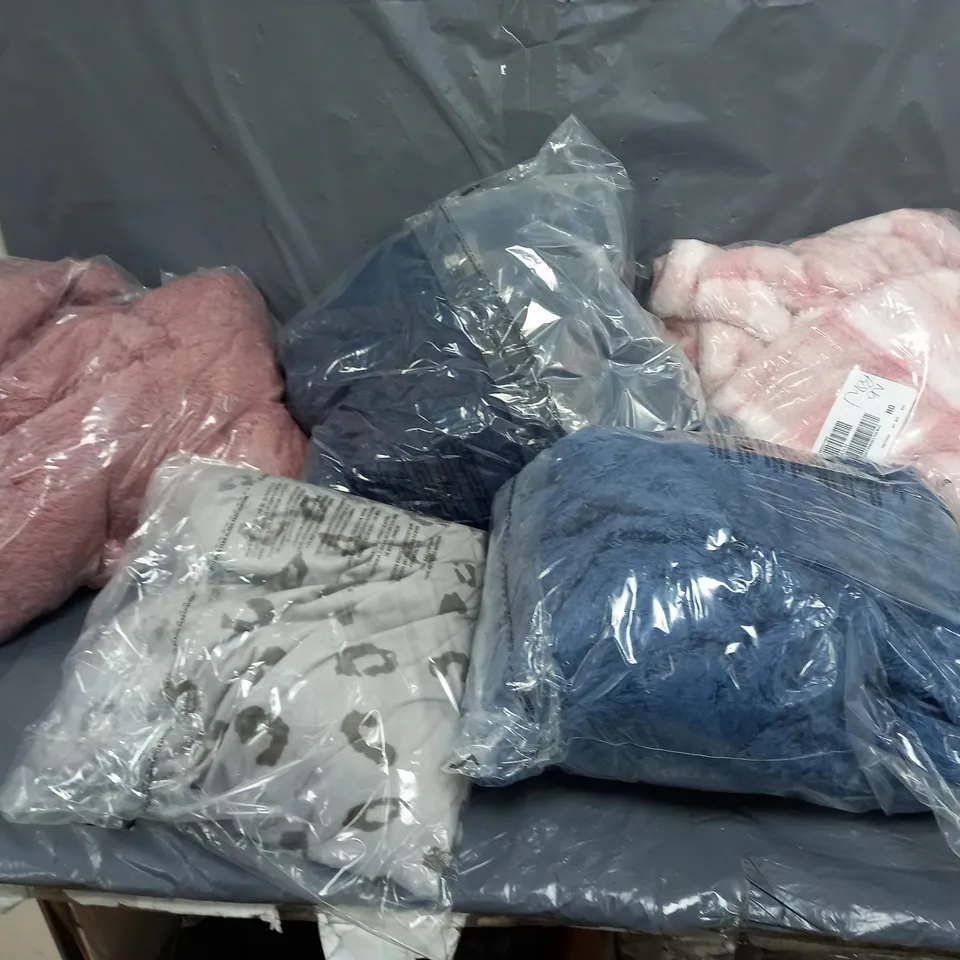 BOX OF APPROXIMATELY 10 ASSORTED BAGGED PIECES OF CLOTHING IN VARIOUS STYLES, SIZES, AND BRANDS 