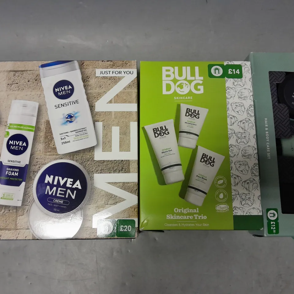 LOT OF 3 ASSORTED BEAUTY BOX SETS TO INCLUDE NIVEA TOTALLY SOOTHED, BULLDOG SKINCARE TRIO AND TED BAKER BODY CARE SET