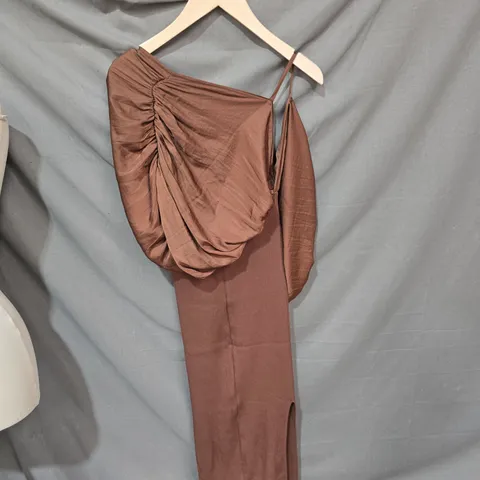 MISSGUIDED BROWN ONE-SHOULDER RUCHED DRESS – SIZE M