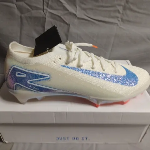 BOXED PAIR OF NIEK FOOTBALL BOOTS - UK SIZE 8