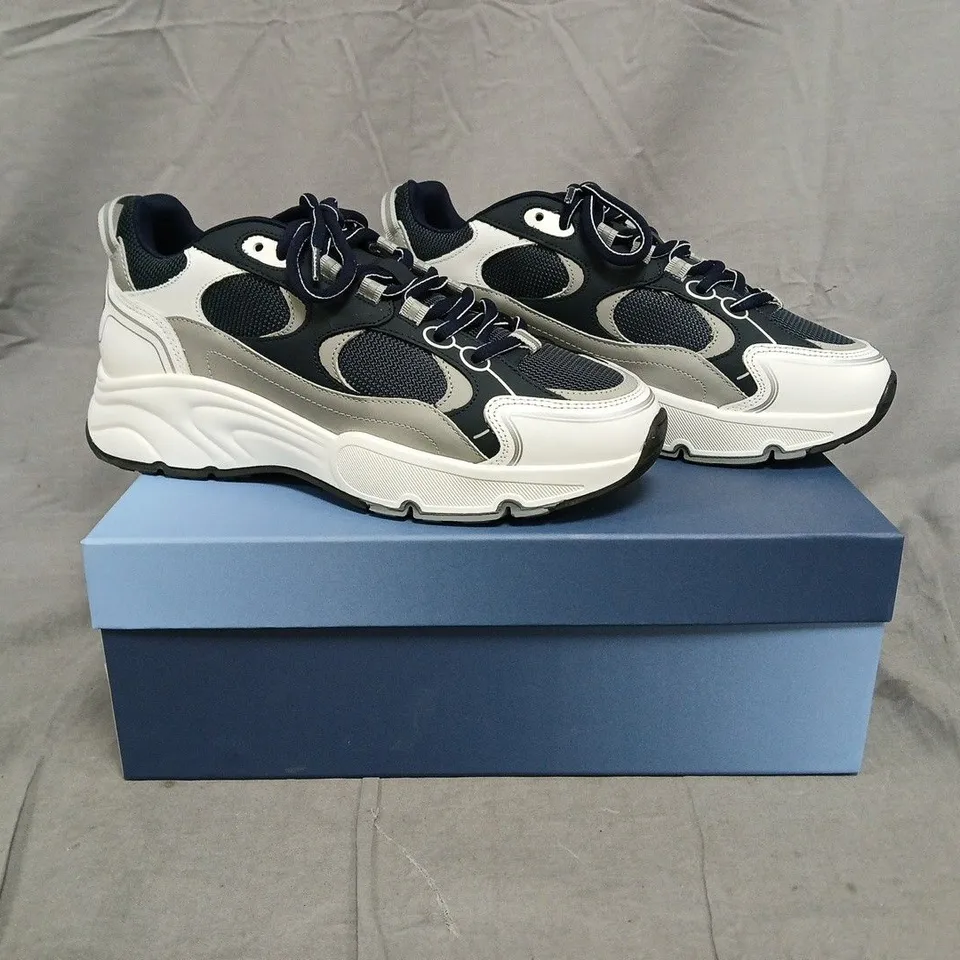 BOXED PAIR OF CLEENS PULSE RUNNER TRAINERS IN MIDNIGHT/WHITE SIZE UK 9