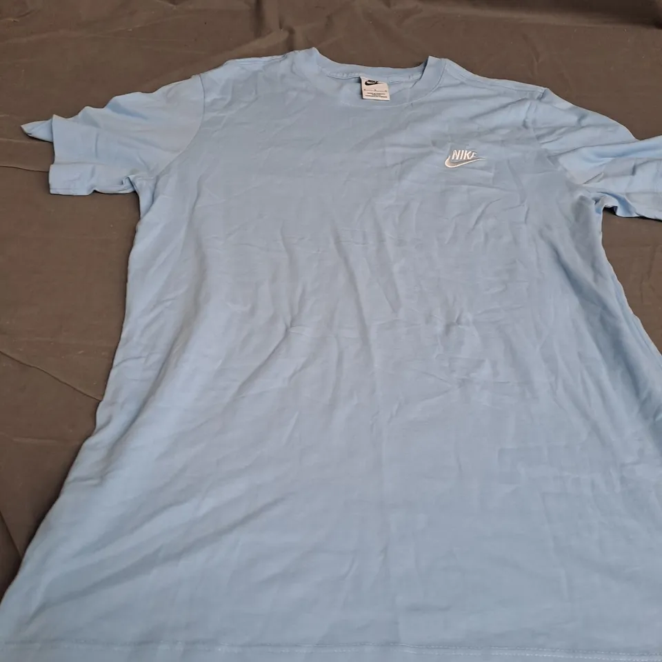 NIKE LIGHT BLUE T-SHIRT SIZE M 
