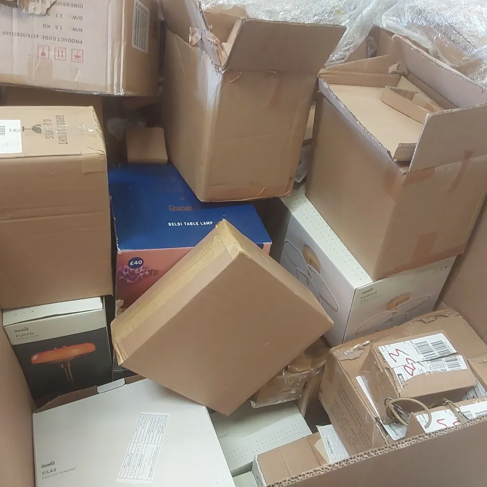 PALLET CONTAINING A VERY LARGE QUANTITY OF ASSORTED DESIGNER LIGHTING PRODUCTS INCLUDING: NESA TABLE LAMPS, AMALFI TABLE LAMP, BELDI TABLE LAMP ECT