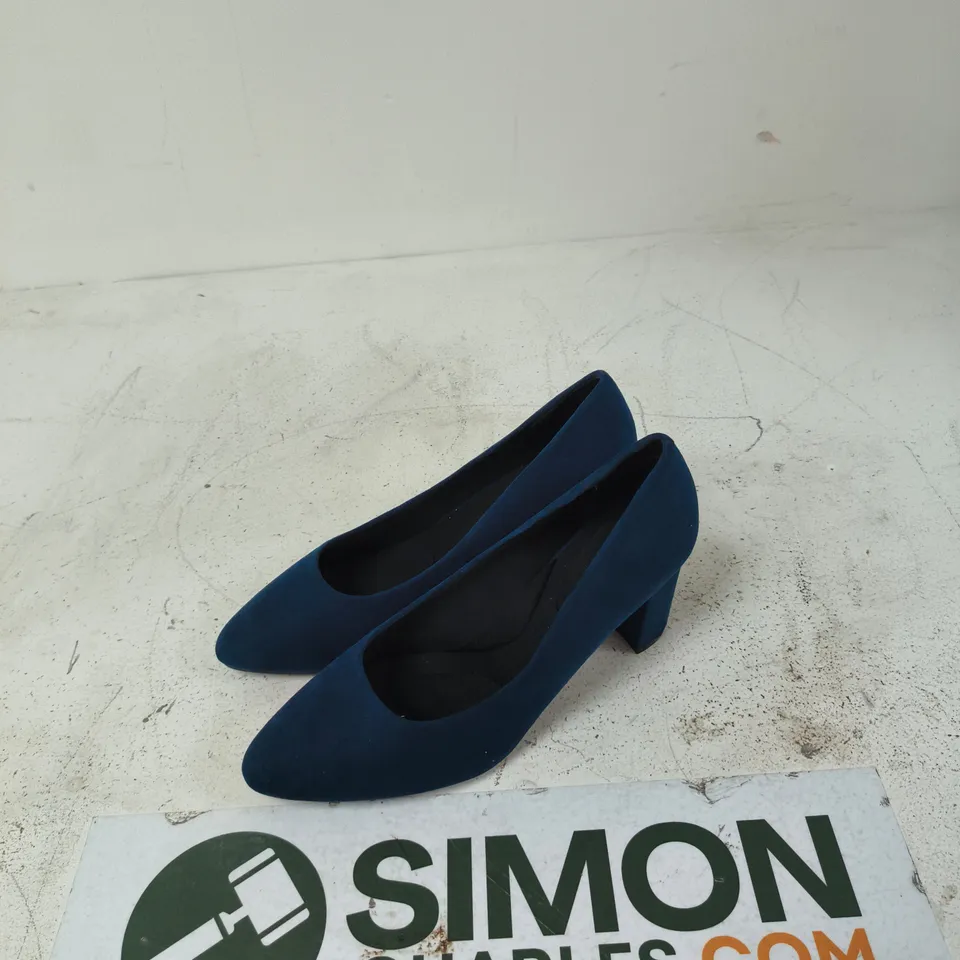 JD WILLIAMS BLUE SUEDE-LOOK HEELS , UK 7 EX WIDE (EU 41, US 9) – MID-HEEL