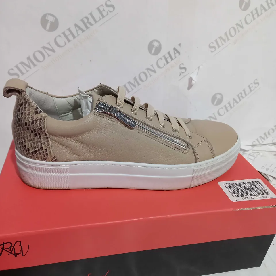 BOXED PAIR OF RUTH LANGSFORD ZIP DETAIL BEIGE LEATHER TRAINERS - SIZE 5