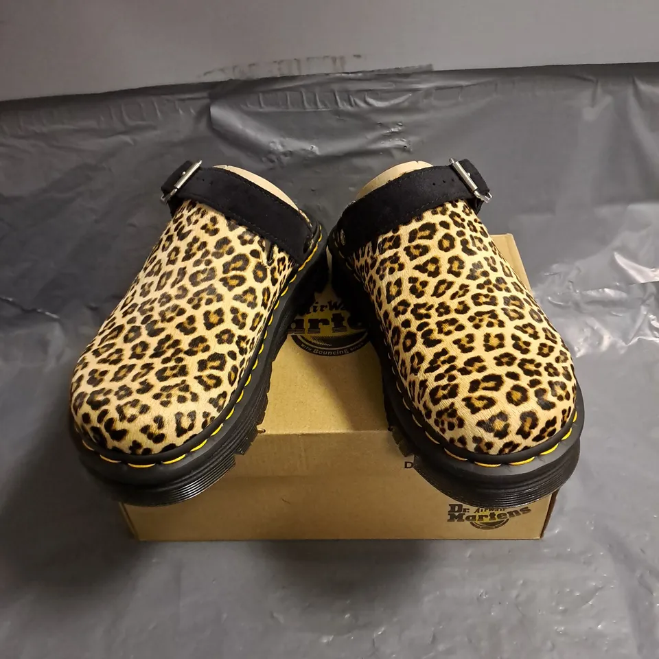 BOXED PAIR OF DR MARTENS ZEBZAG MULE MINI LEOPARD SPOT HAIR ON BRONX SUEDE SHOES IN LIGHT TAN/BLACK SIZE UK 6