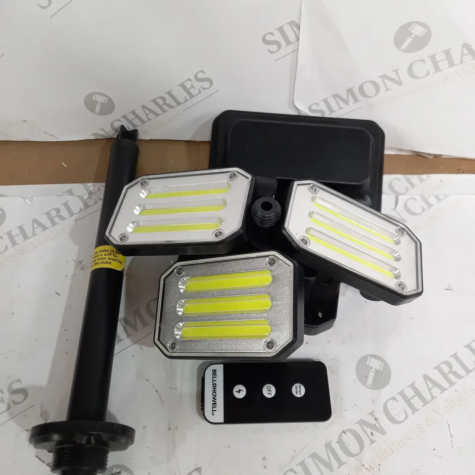 BOXED BELL & HOWELL 300 LUMENS BIONIC FLOODLIGHT