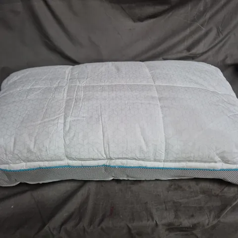 SIMBA Pillow – White quilted pillow with blue piping + SIMBA carry bag