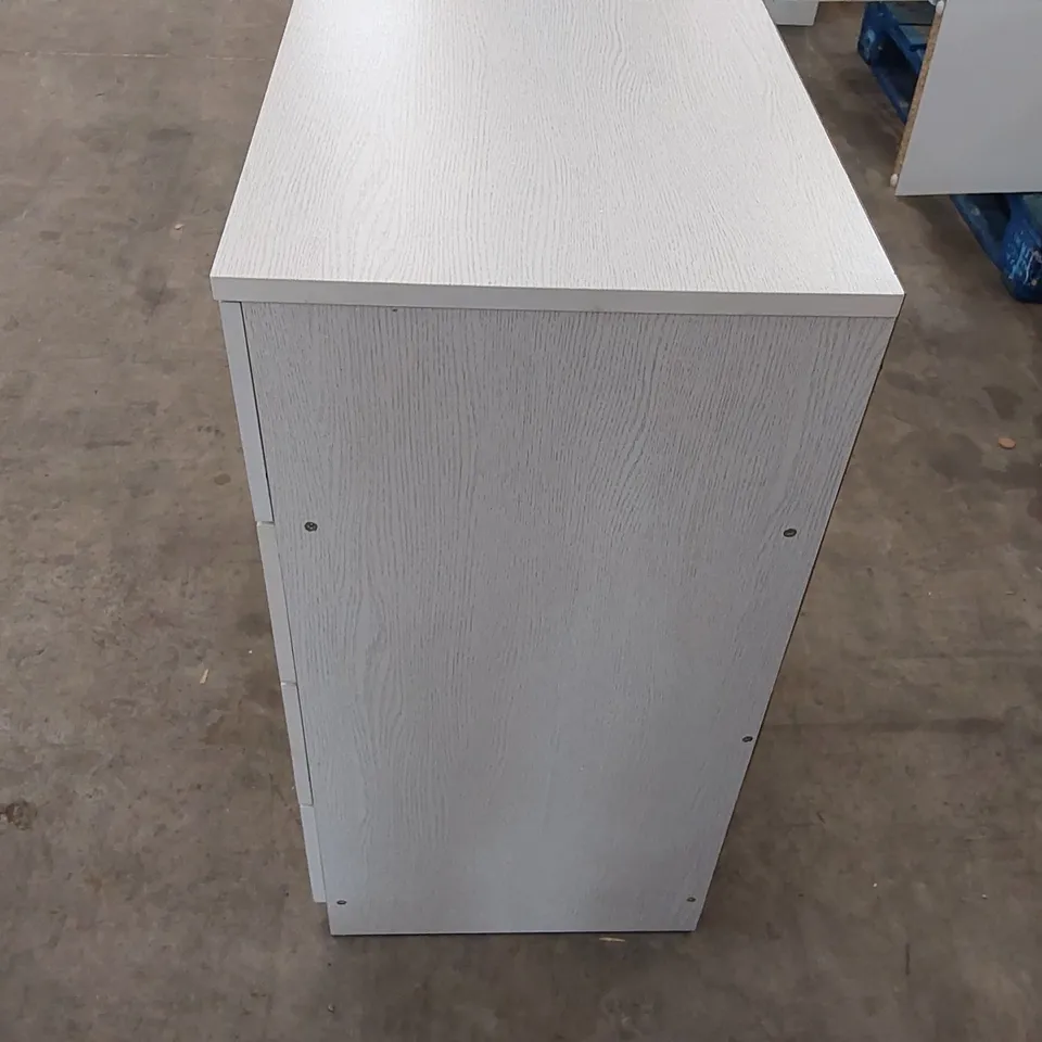 BRAND NEW 5-DRAWER CHEST OF DRAWERS - WHITE (1 ITEM)