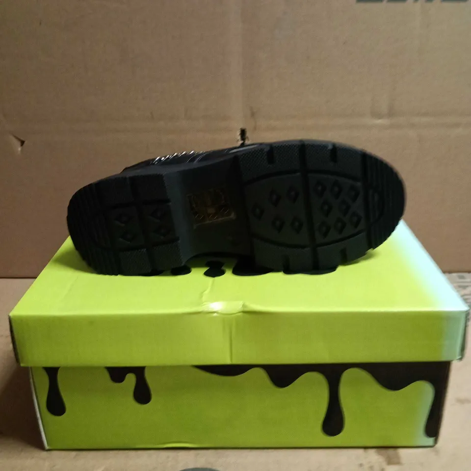 KOI KIDZ LIL BANE OF EXILE TRAINERS BLACK SIZE 13