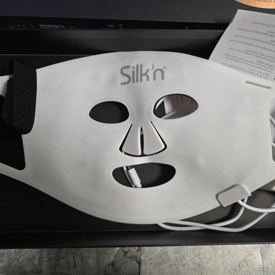 BOXED SILK'N LED FACE MASK 100