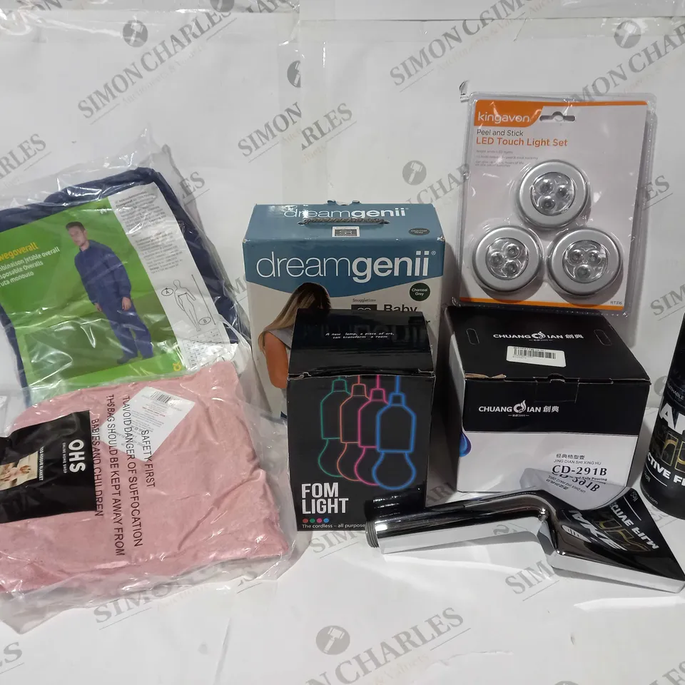 APPROXIMATELY 20 ASSORTED HOUSEHOLD ITEMS TO INCLUDE KINGAVON LED TOUCH SET, DREAMGENII BABY CARRIER, OVERALS, ETC