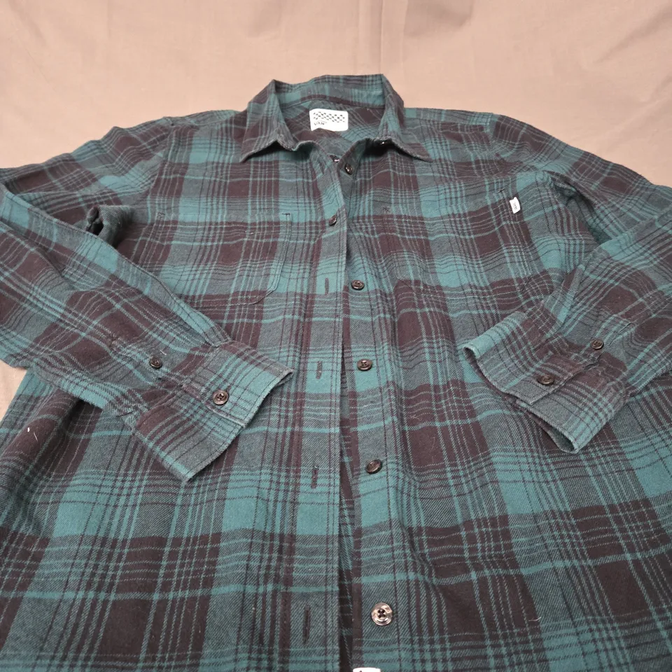 VANS CHEQUERED BUTTONED SHIRT SIZE L