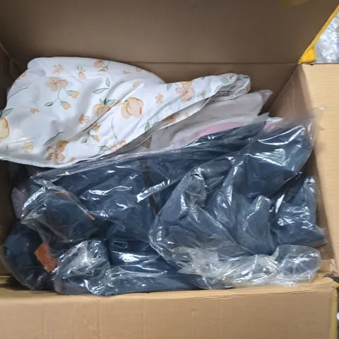 BOX OF APPROX 15 ASSORTED CLOTHING ITEMS IN VARIOUS COLOURS, STYLES AND SIZES 