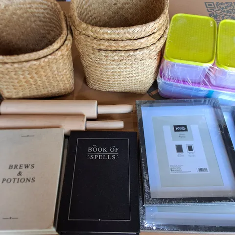 LOT OF APPROXIMATELY 20 ASSORTED HOUSEHOLD ITEMS TO INCLUDE SPELL BOOK STORAGE, BASKETS AND FOOD TUPPAWARE