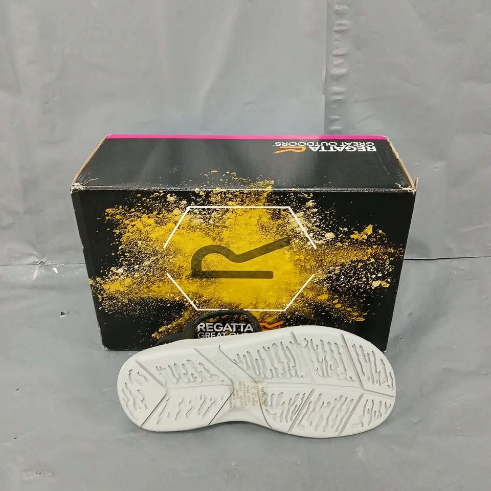 BOXED PAIR OF REGATTA LADY SANTA LUNA BLACK UK 3 