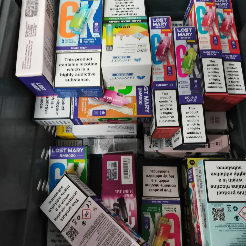 APPROXIMATELY 15 ASSORTED E-CIGARETTE AND VAPE PRODUCTS TO INCLUDE LOST MARY, ELFBAR, HAYATI ETC