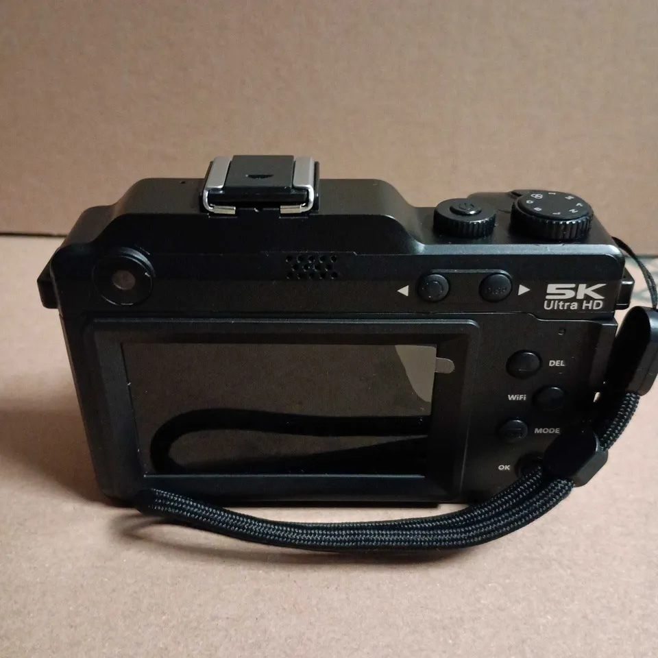 ULTRA HD DIGITAL CAMERA WITH 18X ZOOM