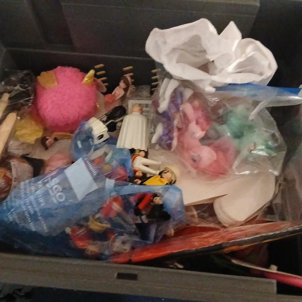 LARGE QUANTITY OF ASSORTED TOYS AND ACCESSORIES TO INCLUDE; LEGO, SWAT DART GUN AND TARGETS, TONIES CHARACTERS, WARHAMMER MAGAZINE AND COUNTRY BUNTING
