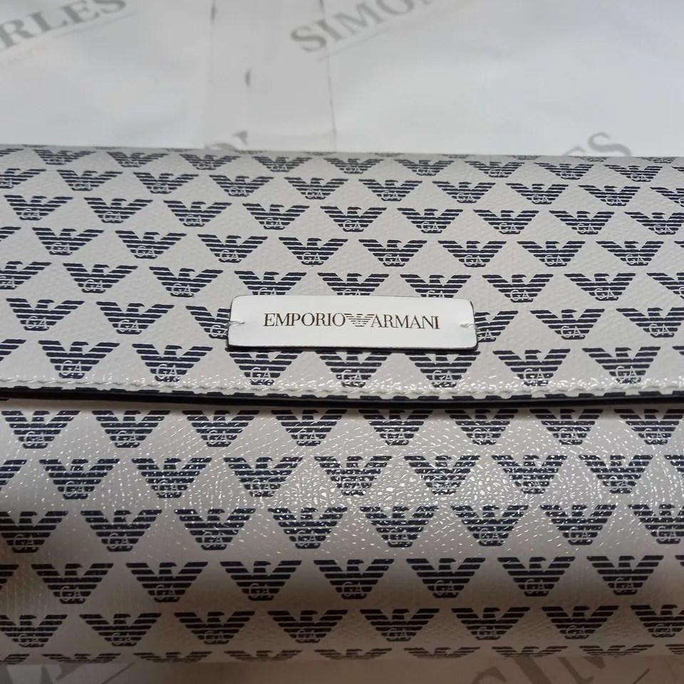BOXED EMPORIO ARMANI REPEATED LOGO DESIGN PURSE IN WHITE/BLACK