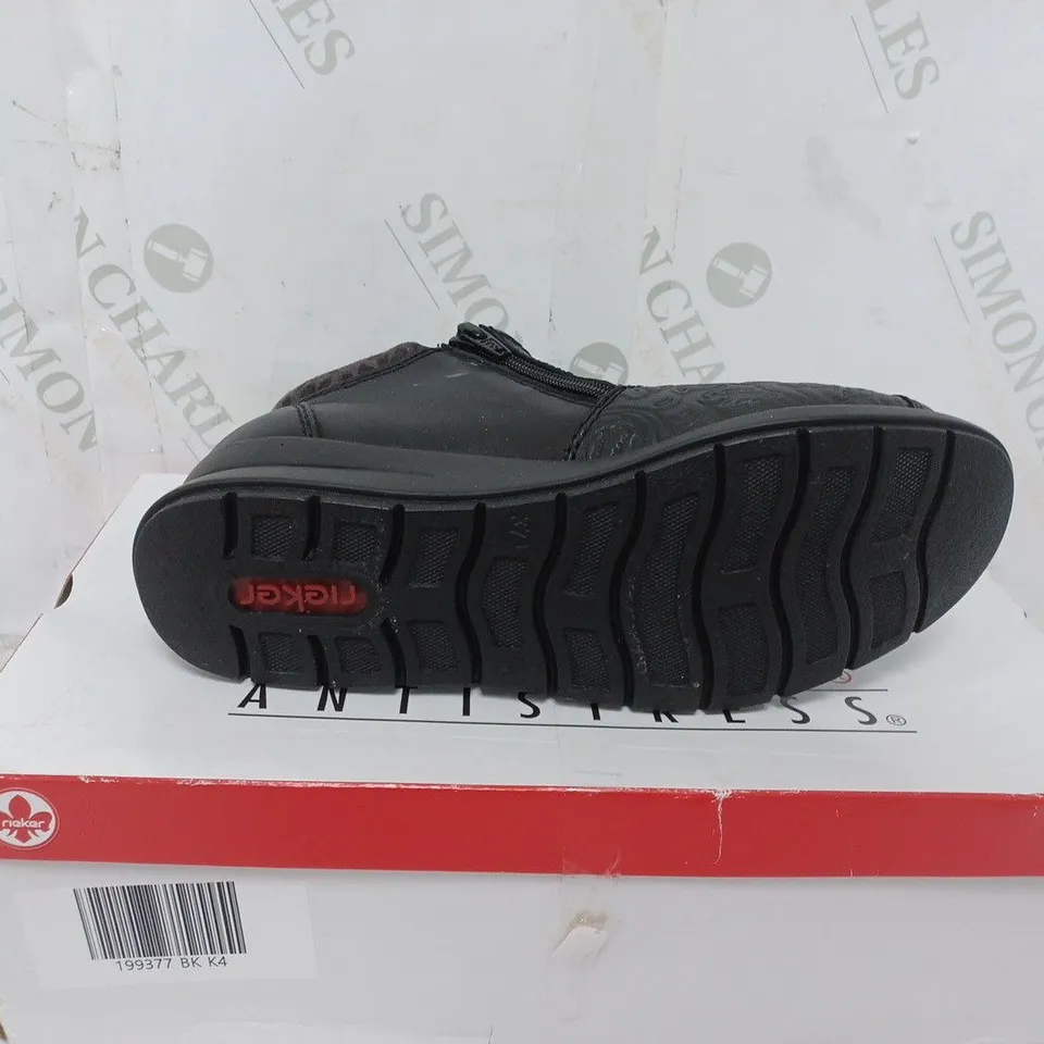 BOXED PAIR OF RIEKER LEATHER DOUBLE ZIP WATER RESISTANT BOOTS IN BLACK SIZE 4